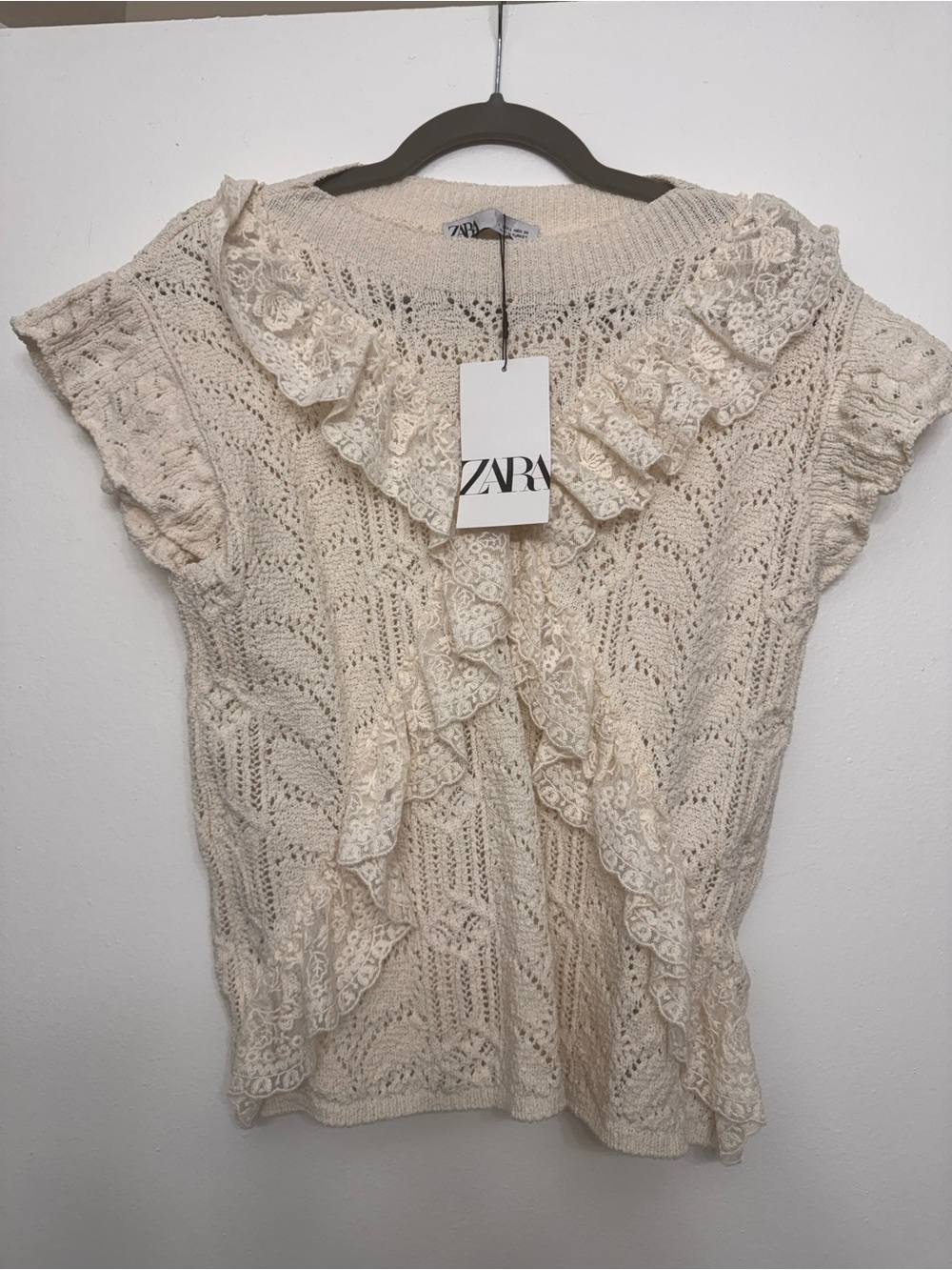 <ZARA> Cream Crochet Ruffle-Front Knit Top